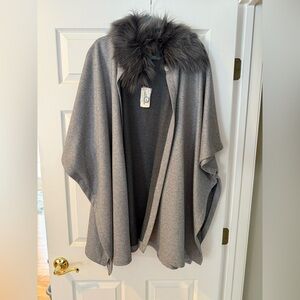 Forever 21 Womens Cape\ poncho Gray Faux Fur Collar Size M/L NWT